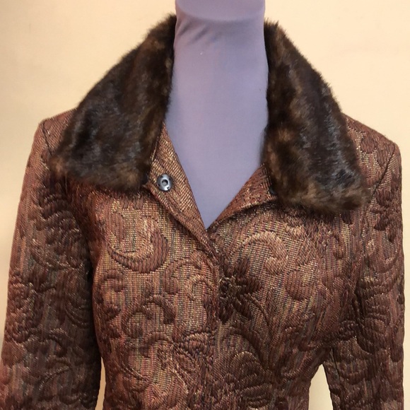 Nancy Bolen Metallic Brocade  crop Jacket with Faux fur Trim, size Small, Fitted - Picture 2 of 7